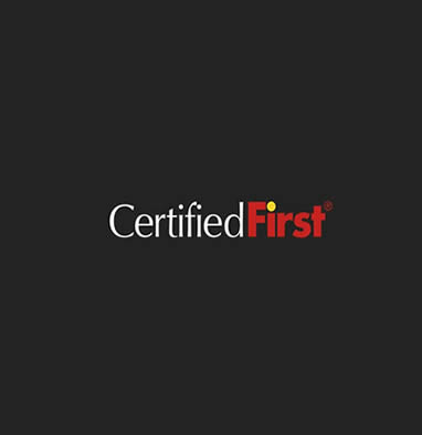 Identificatiu de CertifiedFirst, la xarxa de tallers especialitzats en xapa i pintura que garanteix qualitat i servei homologat.